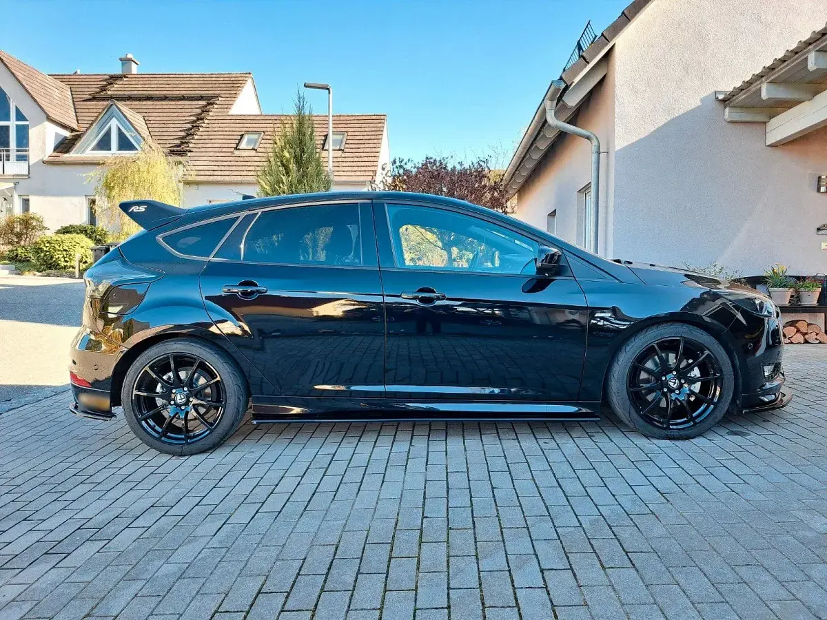 Usado Ford Focus ST-Line 182 CV (133 kW) 2018 Negro Berlina