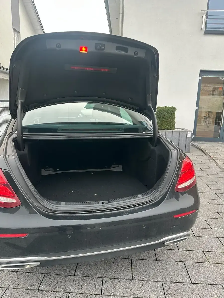 Usado Mercedes E220 194 CV (142 kW) 2016 Negro Berlina