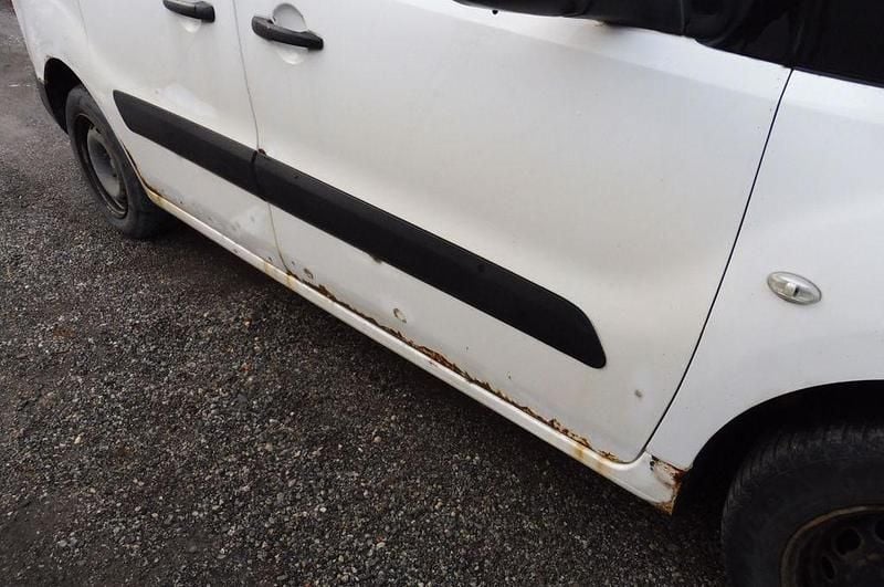 Gebraucht Peugeot Partner Comfort 75 PS (55 kW) 2014 Weiß Van / Kleinbus