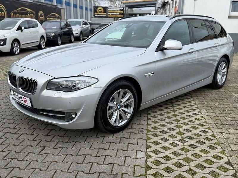 Gebraucht BMW 525 Shadowline 218 PS (160 kW) 2013 Titansilber Kombi