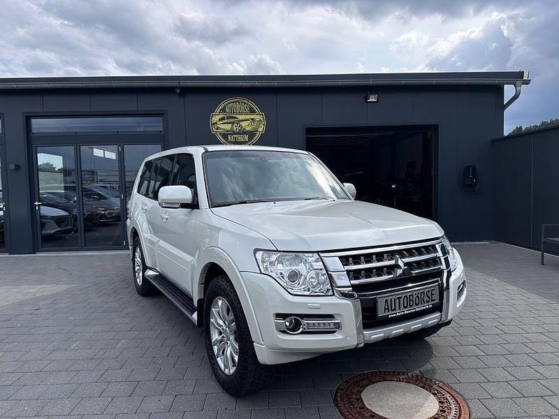 Weiß Gebraucht 2017 Mitsubishi Pajero SUV | 38.999 € (Teuer) - Bild 1/4