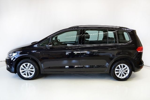 Gebraucht VW Touran Comfortline 110 PS (80 kW) 2016 Schwarz metallic Van / Kleinbus