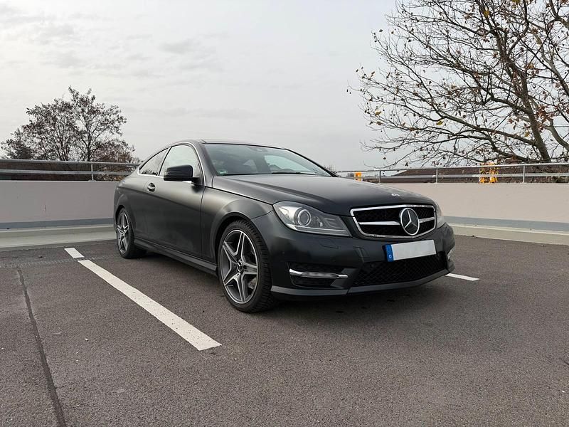 Schwarz Gebraucht 2011 Mercedes C350 Edition 1 Coupé | 22.999 € - Bild 1/4