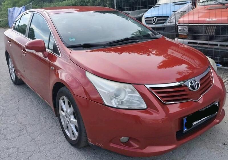 Rot Gebraucht 2010 Toyota Avensis Limousine | 3.300 € (Superpreis) - Bild 1/4