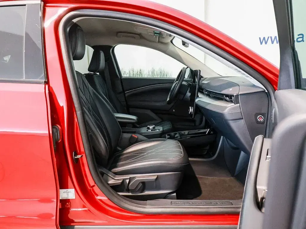 Gebraucht Ford Mustang Mach-E Standard Range 197 kW (269 PS) 2022 Rot SUV