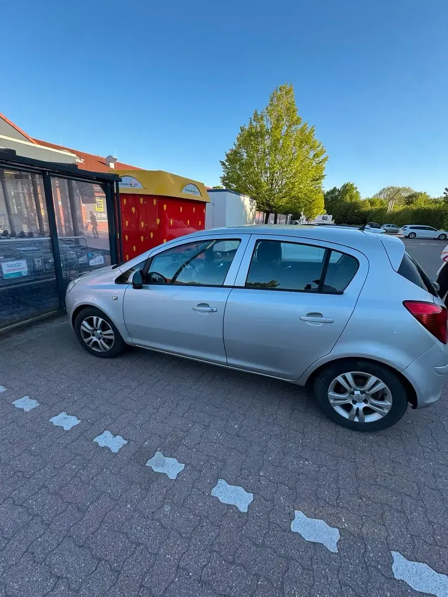 Gebraucht Opel Corsa 75 PS (55 kW) 2010 Silber Kleinwagen
