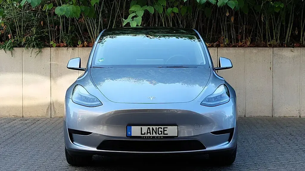 Gebraucht Tesla Model Y Long Range RWD 255 kW (347 PS) 2024 Quicksilver metallic SUV