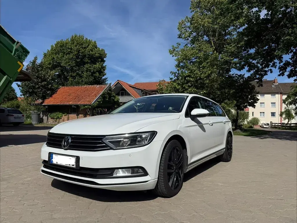 Gebraucht VW Passat Trendline 150 PS (110 kW) 2017 Weiß Kombi