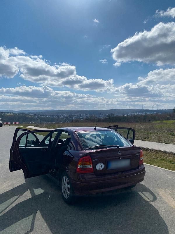 Gebraucht Opel Astra 85 PS (62 kW) 2003 Rot Coupé