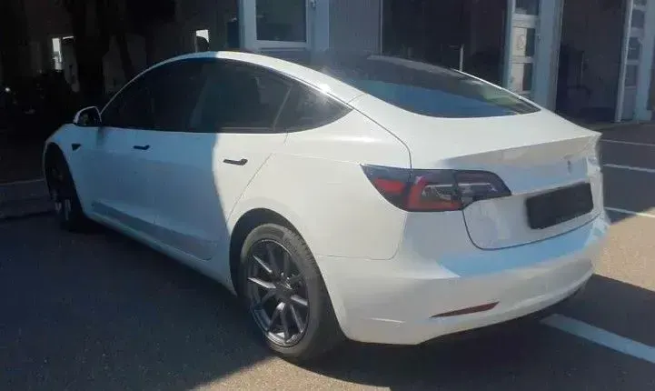 Gebraucht Tesla Model 3 Standard Range Plus 239 kW (325 PS) 2021 Weiß Limousine
