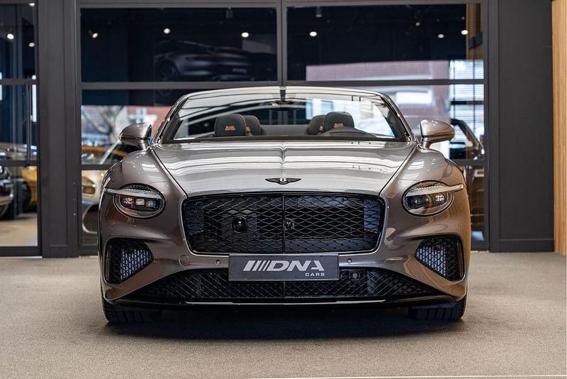 Neu Bentley Continental 683 PS (502 kW) 2025 Grau Cabrio