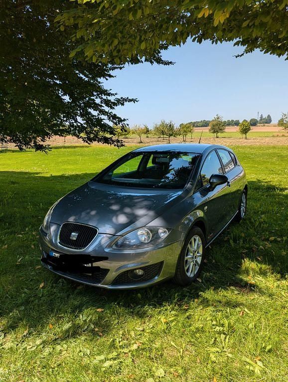 Grau Gebraucht 2012 Seat Leon Copa Limousine | 5.450 € (Fairer Preis) - Bild 1/4