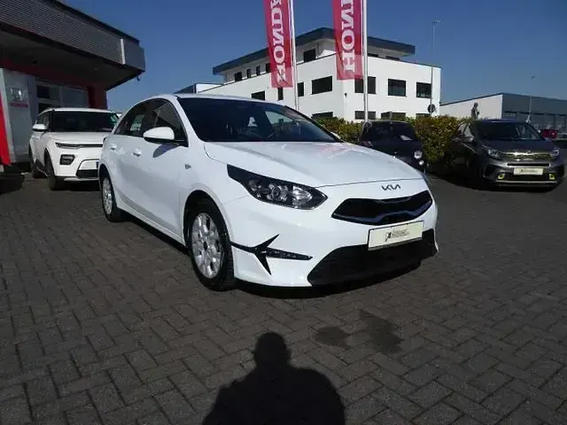 Usado Kia Ceed Vision 140 CV (102 kW) 2025 Blanco Utilitario