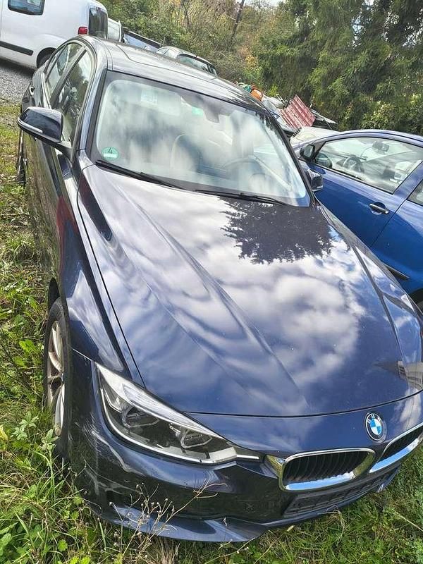 Gebraucht BMW 320 Luxury Line 184 PS (135 kW) 2012 Blau Limousine