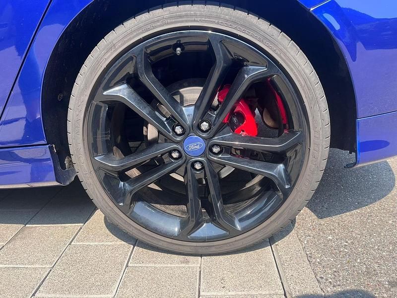 Gebraucht Ford Focus ST 185 PS (136 kW) 2016 Blau Limousine