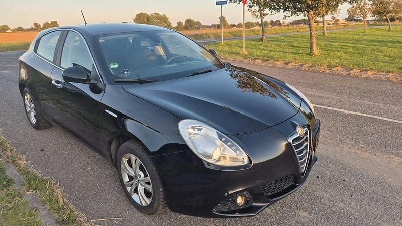 Schwarz Gebraucht 2011 Alfa Romeo Giulietta Super Kleinwagen | 3.300 € (Guter Preis) - Bild 1/4