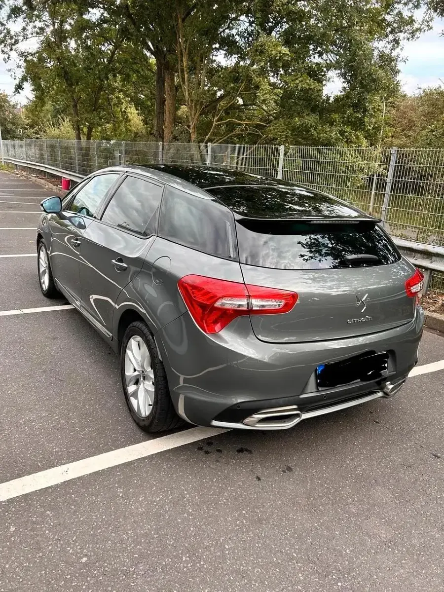 Gebraucht Citroën DS5 115 PS (84 kW) 2012 Grau Kleinwagen