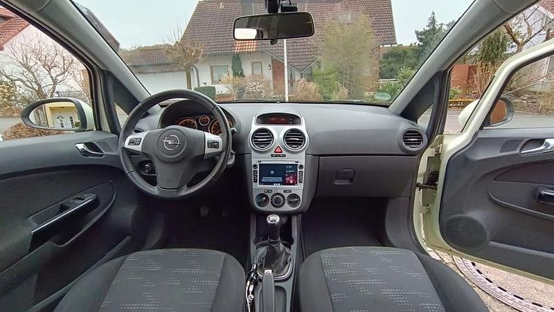 Gebraucht Opel Corsa 87 PS (63 kW) 2011 Weiß Kleinwagen