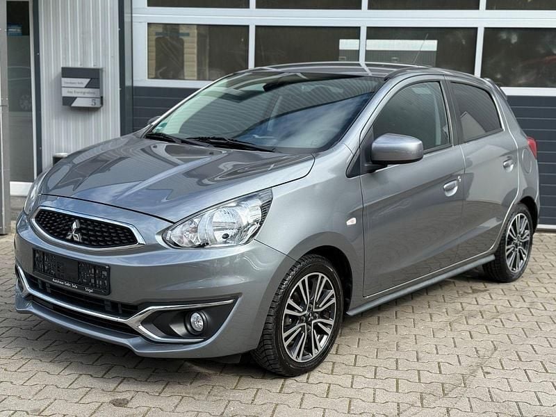 Grau Gebraucht 2018 Mitsubishi Space Star Edition Kleinwagen | 10.490 € (Guter Preis) - Bild 1/4