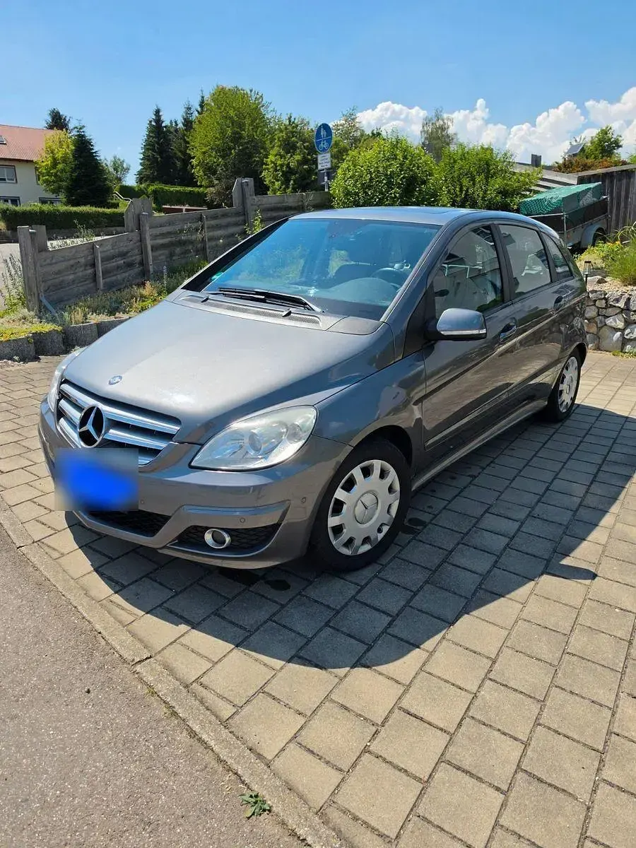 Gebraucht Mercedes B180 109 PS (80 kW) 2009 Grau Van / Kleinbus