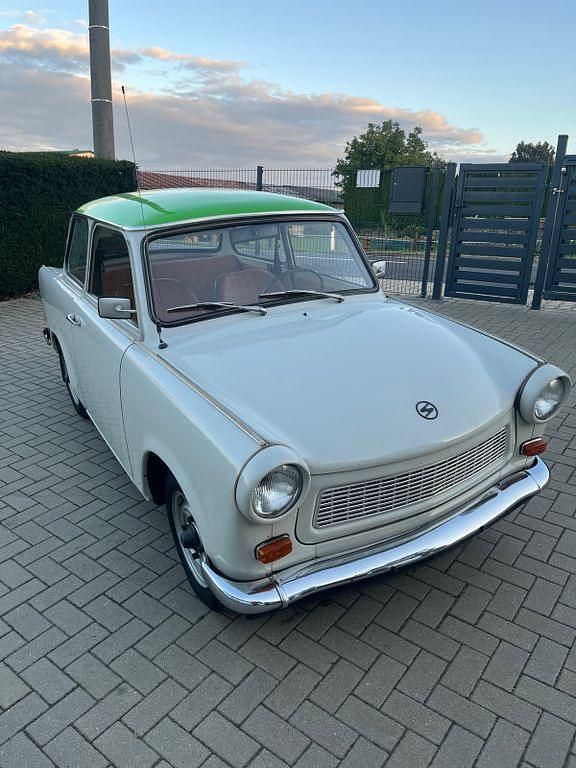 Weiß Gebraucht 1979 Trabant 601 Limousine | 4.999 € - Bild 1/4