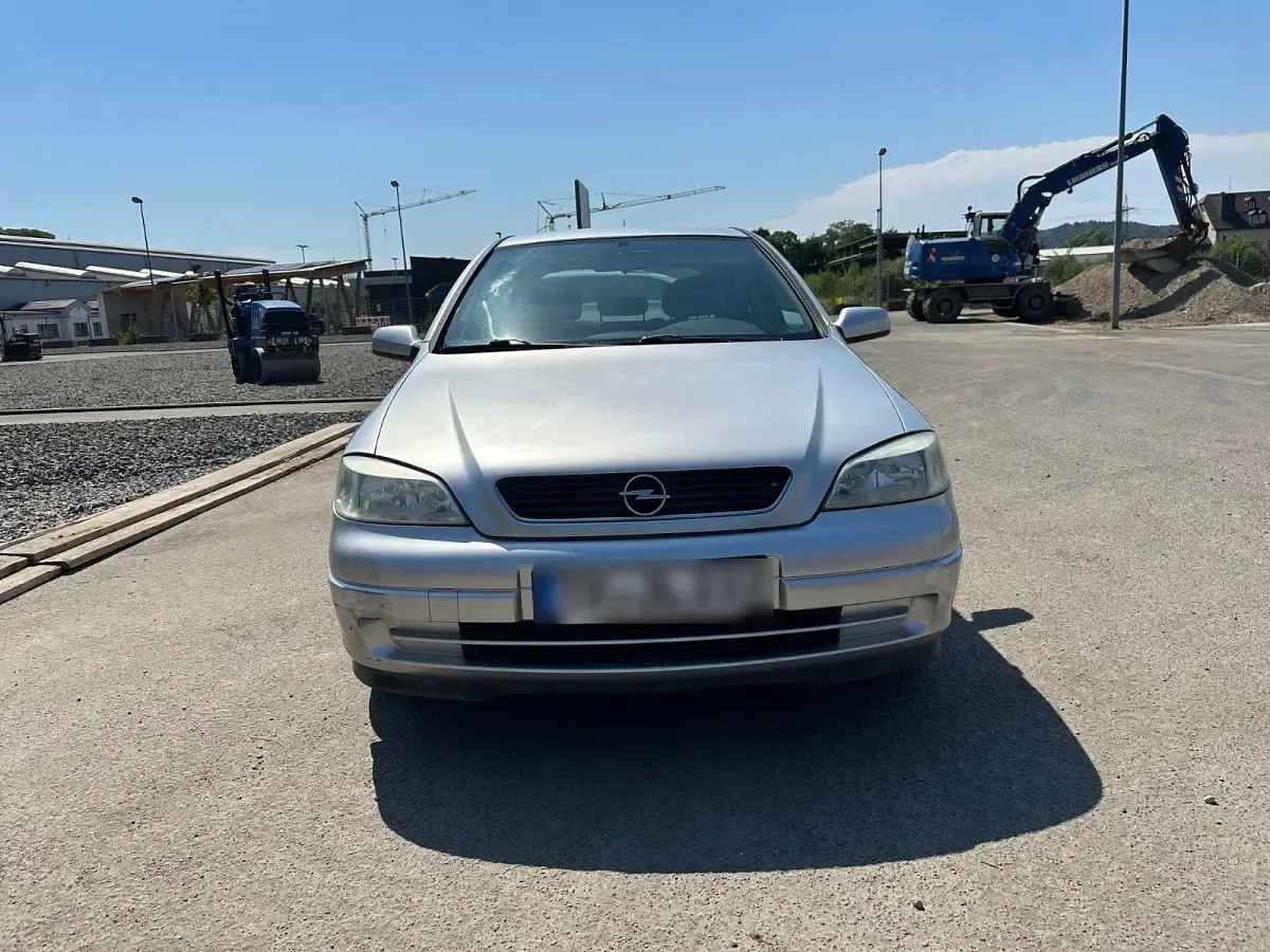 Gebraucht Opel Astra 101 PS (74 kW) 1998 Silber Limousine