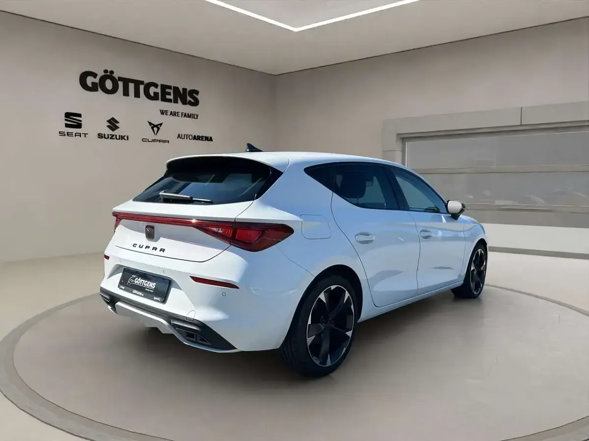 Gebraucht Cupra Leon Basis 150 PS (110 kW) 2024 Weiß Limousine
