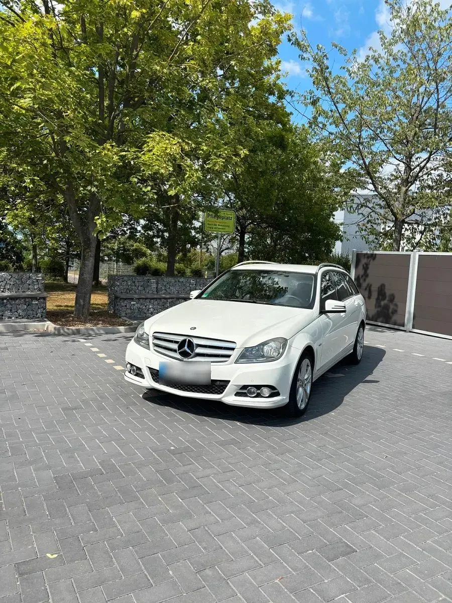 Gebraucht Mercedes C220 163 PS (119 kW) 2011 Weiß Kombi