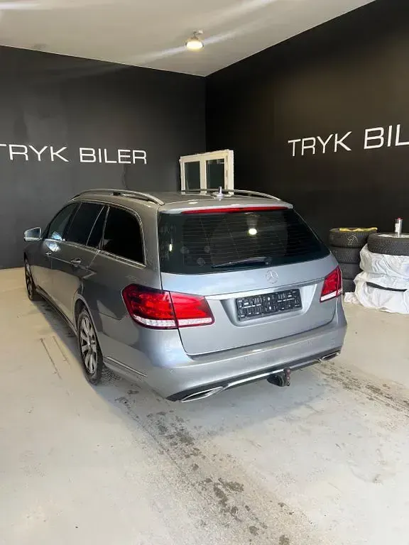 Używany Mercedes E220 170 KM (125 kW) 2015 Srebrny Kombi