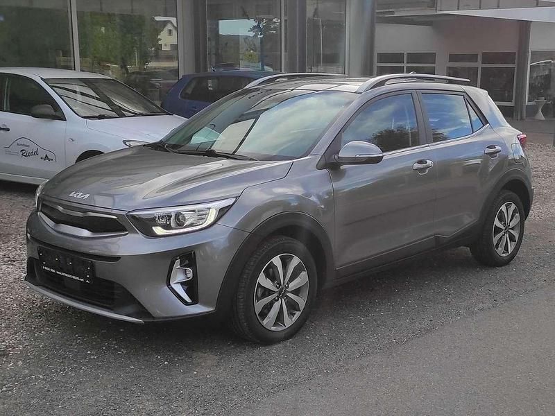 (m7g) astro grey m Gebraucht 2024 Kia Stonic SUV | 20.500 € (Fairer Preis) - Bild 1/4
