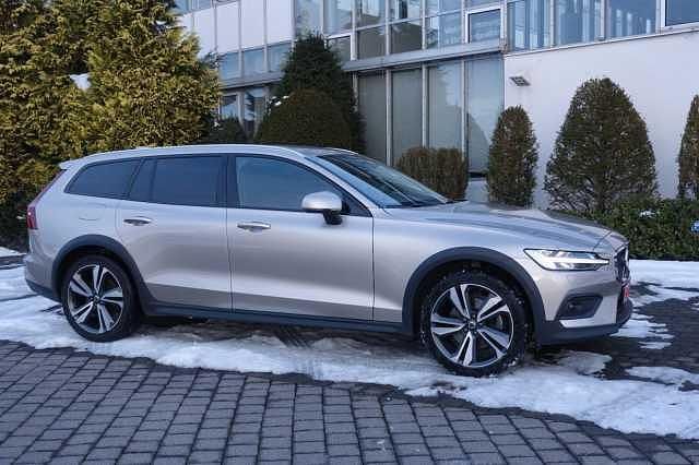 Gebraucht Volvo V60 CC 145 PS (106 kW) 2023 Kombi