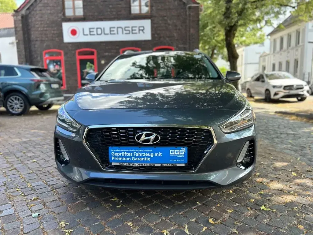 Gebraucht Hyundai i30 Trend 136 PS (100 kW) 2017 Grau Kombi