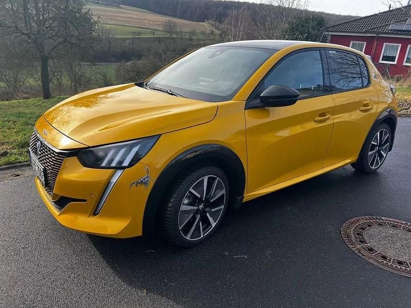 Gelb Gebraucht 2020 Peugeot e-208 GT Kleinwagen | 16.350 € (Guter Preis) - Bild 1/4