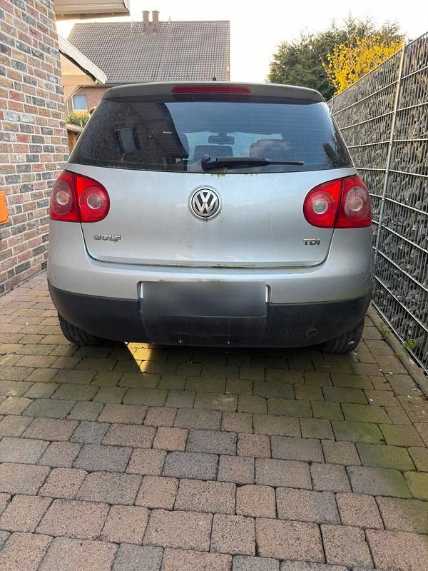Gebraucht VW Golf V 105 PS (77 kW) 2005 Silber Kleinwagen