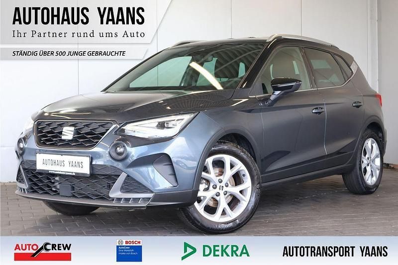 Grau Gebraucht 2023 Seat Arona FR SUV | 16.189 € (Guter Preis) - Bild 1/4