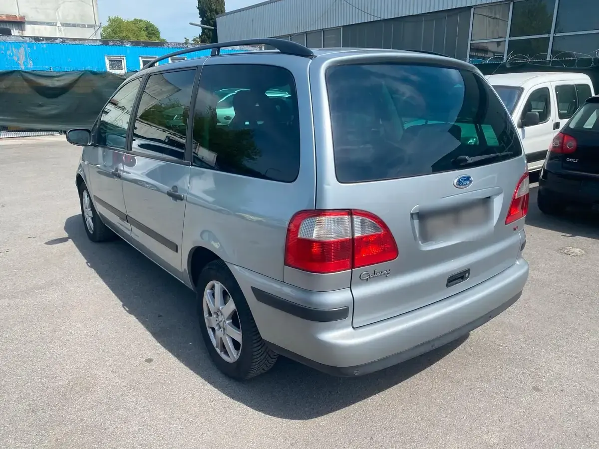 Second-hand Ford Galaxy 136 CP (100 kW) 2003 Argintiu Monovolum