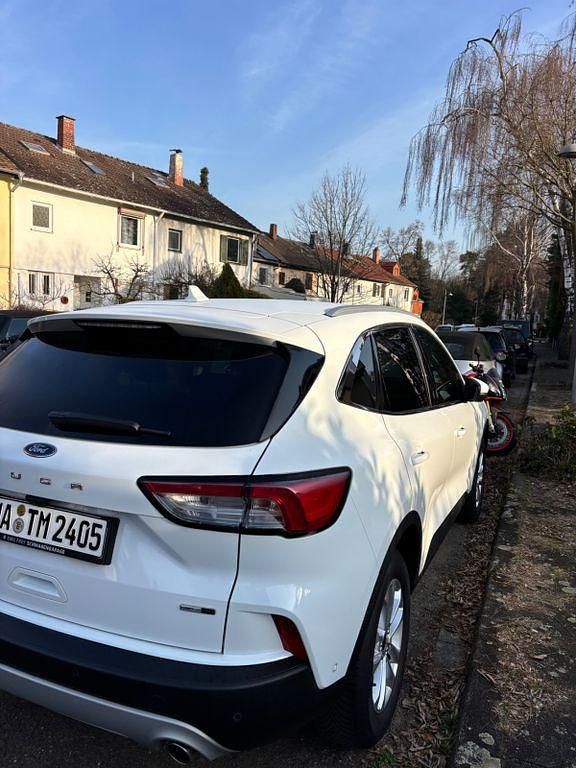 Gebraucht Ford Kuga Titanium 150 PS (110 kW) 2020 Weiß SUV