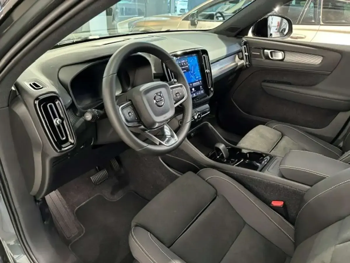Neu Volvo EX40 Plus 185 kW (252 PS) 2026 Forest lake SUV