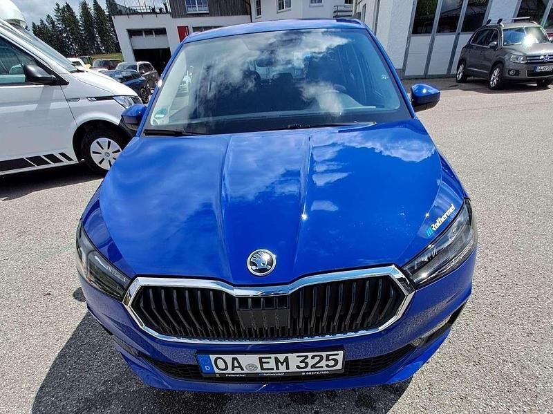 Energy blau Gebraucht 2024 Skoda Fabia Selection Kleinwagen | 19.500 € (Fairer Preis) - Bild 1/4