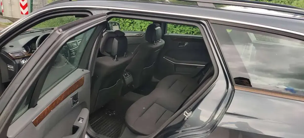 Gebraucht Mercedes E250 Avantgarde 204 PS (150 kW) 2010 Grau Kombi