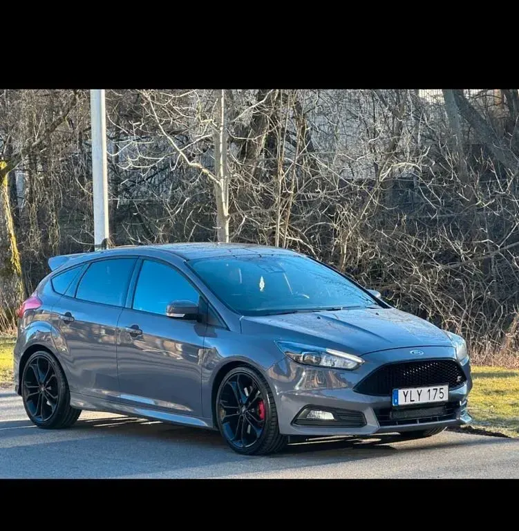 Gebraucht Ford Focus ST 185 PS (136 kW) 2017 Grau Limousine