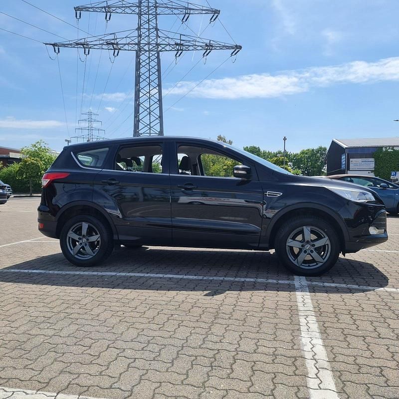 Gebraucht Ford Kuga 120 PS (88 kW) 2016 Schwarz SUV