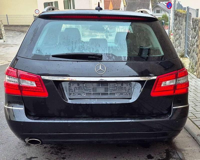 Gebraucht Mercedes E200 Avantgarde 184 PS (135 kW) 2010 Schwarz Kombi