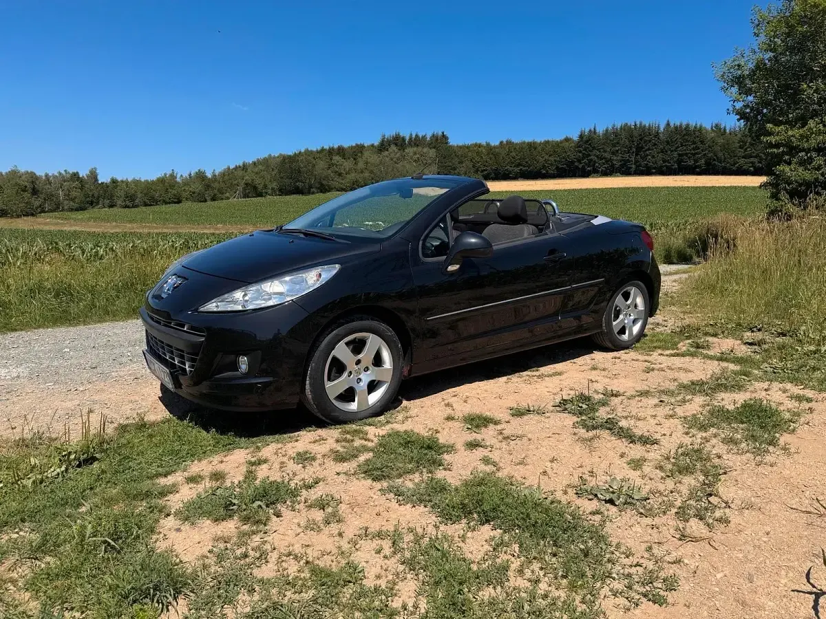 Gebraucht Peugeot 207 CC Premium 120 PS (88 kW) 2011 Schwarz Cabrio