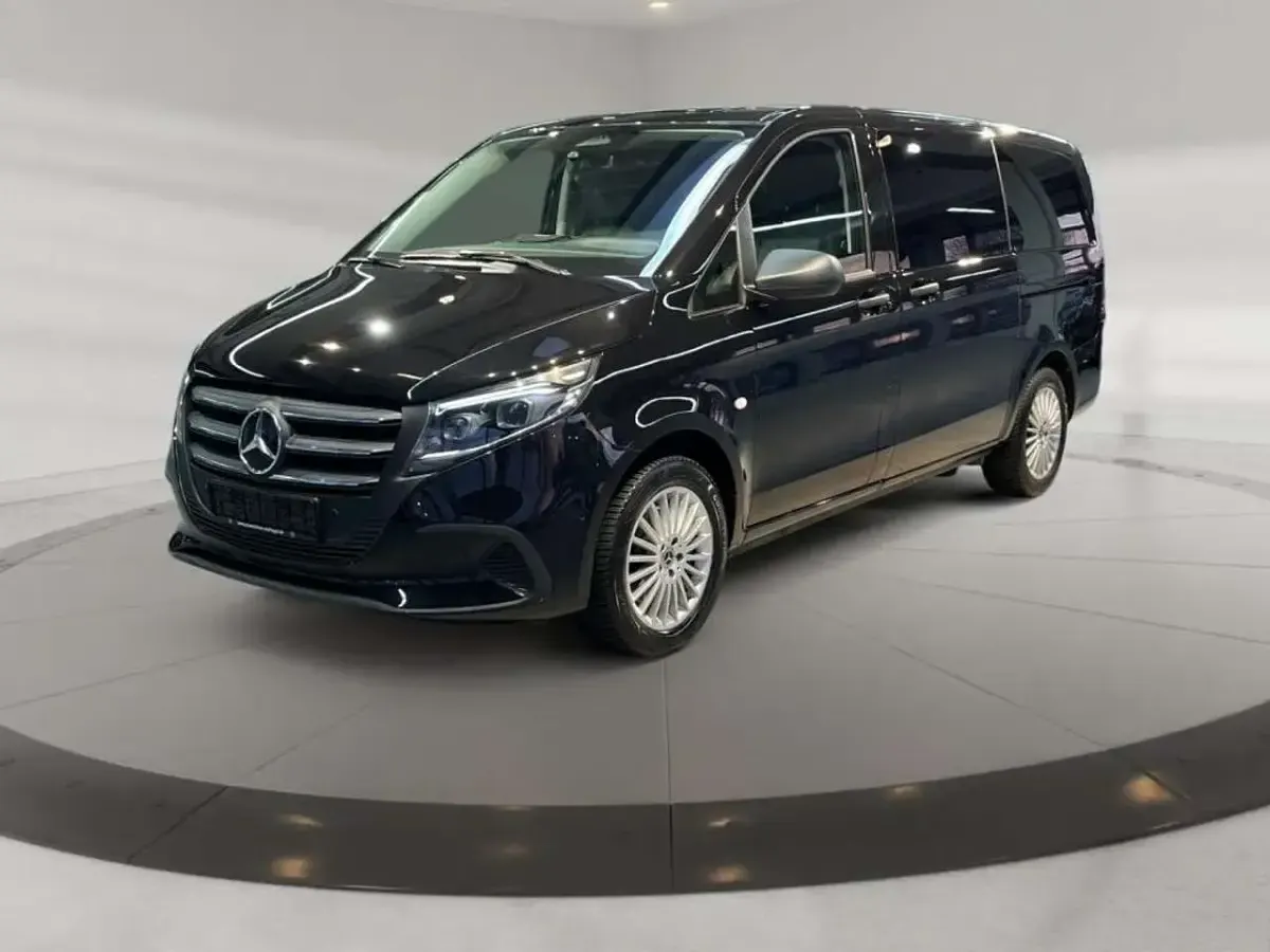 Gebraucht Mercedes Vito 237 PS (174 kW) 2025 Obsidianschwarz metallic Van