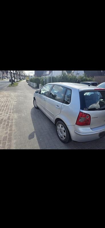 Używany VW Polo 60 KM (44 kW) 2004 Srebrny Hatchback