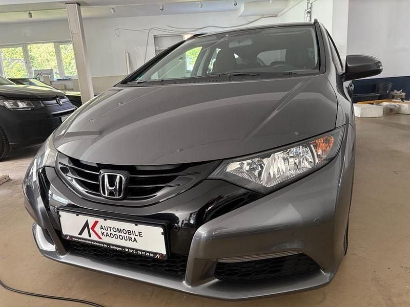 Polished metal m. Gebraucht 2015 Honda Civic Comfort Kombi | 8.990 € (Fairer Preis) - Bild 1/4