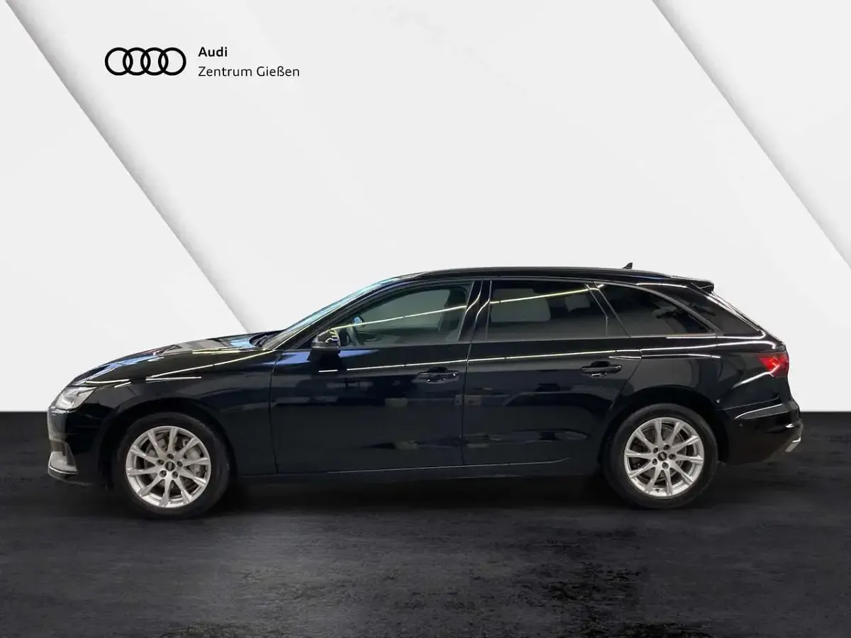 Gebraucht Audi A4 Ambiente 204 PS (150 kW) 2023 Mythosschwarz metallic Kombi