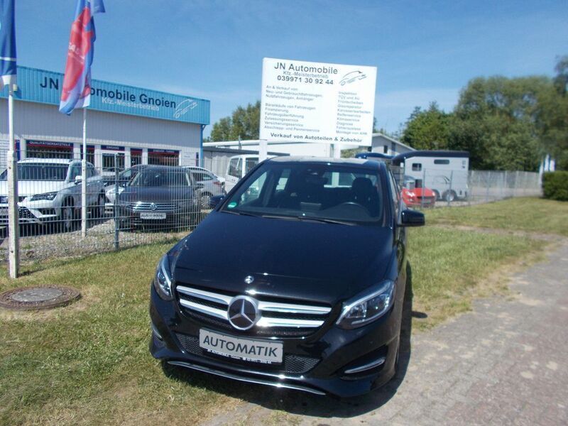 Schwarz Gebraucht 2017 Mercedes B220 AMG Van / Kleinbus | 18.999 € (Guter Preis) - Bild 1/4
