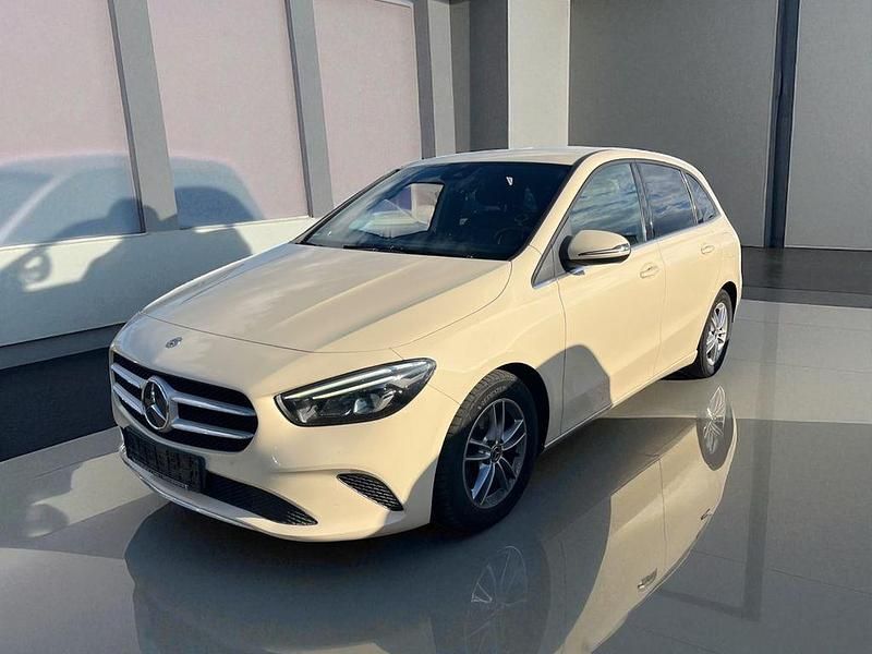 Gelb Gebraucht 2021 Mercedes B180 Van / Kleinbus | 11.999 € (Guter Preis) - Bild 1/4